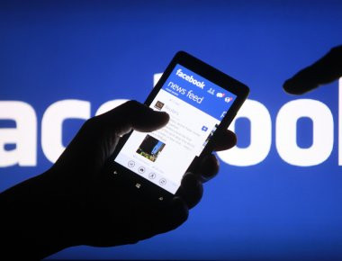 Facebook: Κόλλησε ξανά και δεν μπορεί κανείς ν'ανεβάσει τίποτα